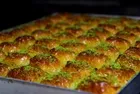 Bayram öncesi baklava ustalarından uyarı geldi! "Ucuz" diye alıp Antep fıstıklı yerine yer fıstıklı baklava yemeyin