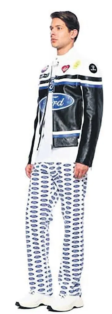 İtalyan markası Versace'den tasarım faciası! "3-5 giyişten sonra 'ford' olur cort!"