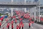 15 Temmuz Şehitler Köprüsü'nde anma yürüyüşü! Türk bayrakları dalgalandı