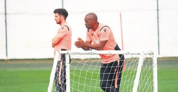 Eddie Newton takımdan memnun