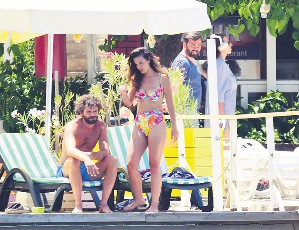 Pınar Deniz ile Yiğit Kirazcı aşkı belgelendi! Tatilde yakalandılar