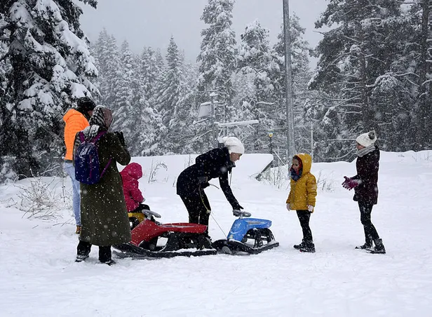 bugun-hangi-illerde-kar-tatili-ilan-edildi-20-aralik-pazartesi-kar-tatili-olan-iller-ve-ilceler-tam-liste-hangi-illerde-okullar-kapandi-2021-1639973962978.jpg 22 Aralık Çarşamba kar tatili olan iller ve ilçeler tam liste! Bugün hangi illerde kar tatili ilan edildi? Hangi illerde okullar kapandı 2021?-3