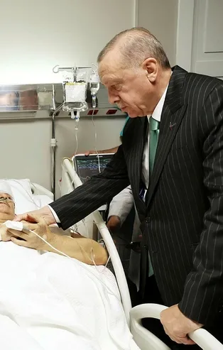 Başkan Erdoğan kaza geçiren Binali Yıldırım'ı hastanede ziyaret etti