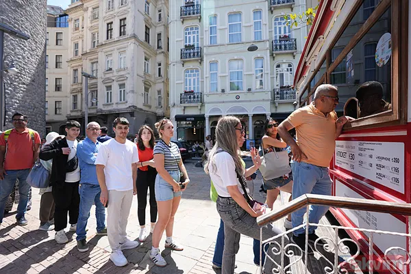 Galata Kulesi yeniden ziyaretçileri ağırlıyor! Saat başı en fazla 100 kişi - 4