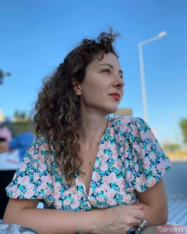 8 yıl önce ‘evet’ demiş! Güldür Güldür’ün Dilek’i Ayşegül Akdemir’in eşine bakın! O da kendi gibi ünlü! Meğer Demet Akalın'ın... - 6