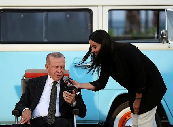 Başkan Recep Tayyip Erdoğan gençlerle buluştu: "Ah Yalan Dünya" türküsü ve "Kafama Sıkar Giderim" şarkısına eşlik etti-2