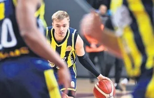 Fenerbahçe’ye kötü haber! Arturs Zagars’ta ikinci evre hamstring sakatlığı
