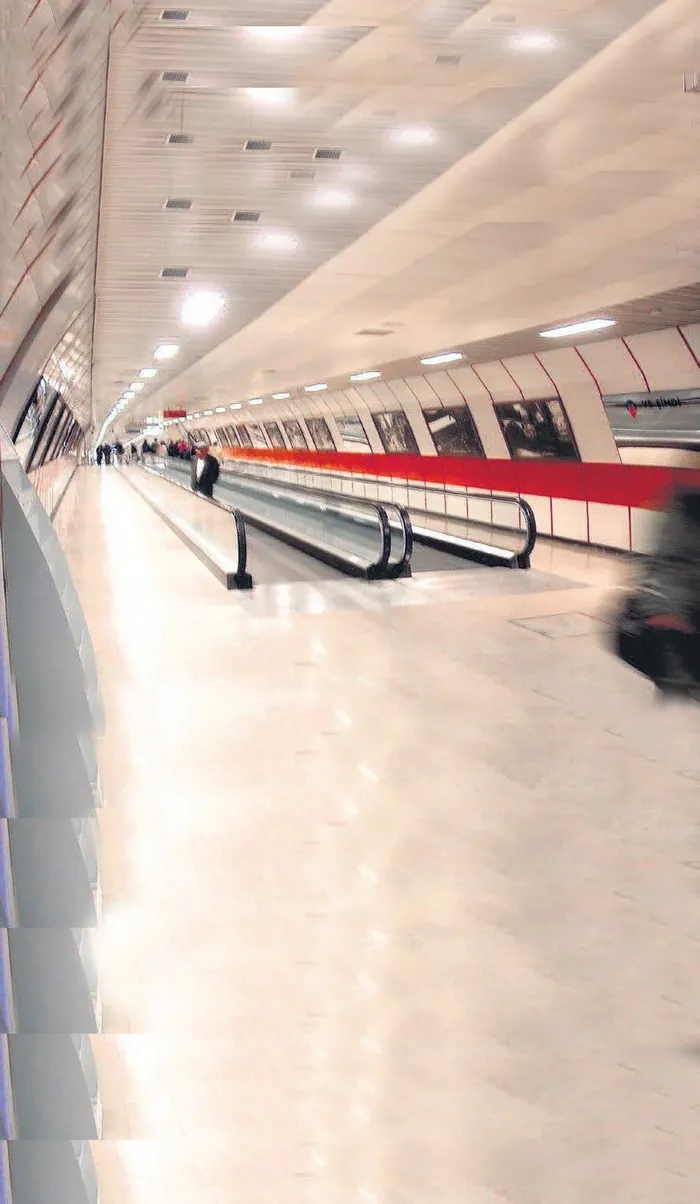 ekrem-imamoglu-metroda-yurumeyen-yurume-bandinda-yurudu-alay-konusu-oldu-1703292740522.jpeg Ekrem İmamoğlu metroda yürümeyen yürüme bandında yürüdü! Alay konusu oldu-3