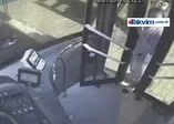 Ümraniye'de otobüsten hırsızlık kamerada