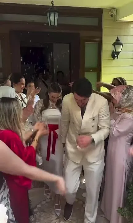 ismail-yuksek-ile-esin-matras-evleniyor-1784382685848.jpg İsmail Yüksek ile Esin Matraş evleniyor! Gelin alma töreninden ilk görüntüler geldi-4