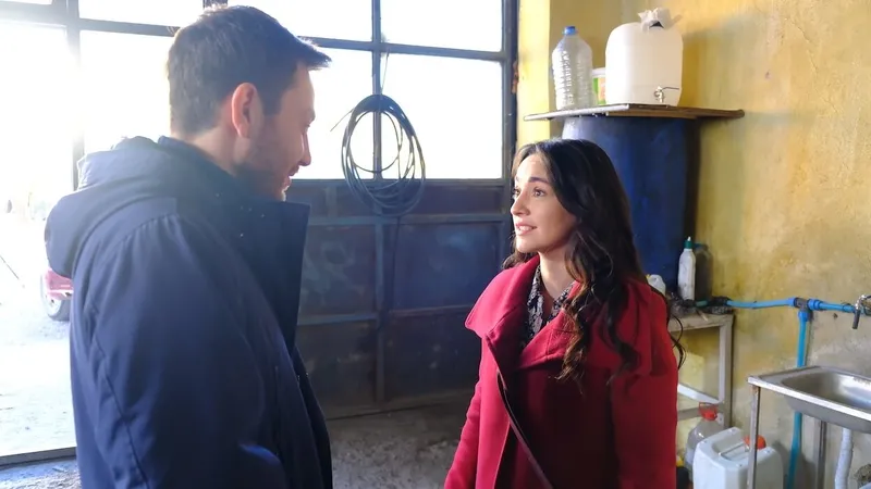 2-hafta-sonra-acikliga-kavustu-gonul-dagindan-ayrilacak-denilen-basrolden-surpriz-ters-kose-1722672789394.jpg 2 hafta sonra açıklığa kavuştu! Gönül Dağı'ndan ayrılacak denilen başrolden sürpriz ters köşe!-6