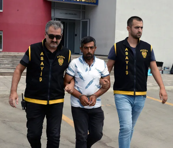 kavgayi-ayirmaya-calisan-arkadasi-sen-karisma-lan-dedigi-icin-oldurdu-1654502594182.jpg Kavgayı ayırmaya çalışan arkadaşı 'Sen karışma lan' dediği için öldürdü-5