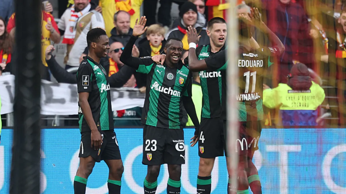 Lens Metz'i 3-0 ile geçti!