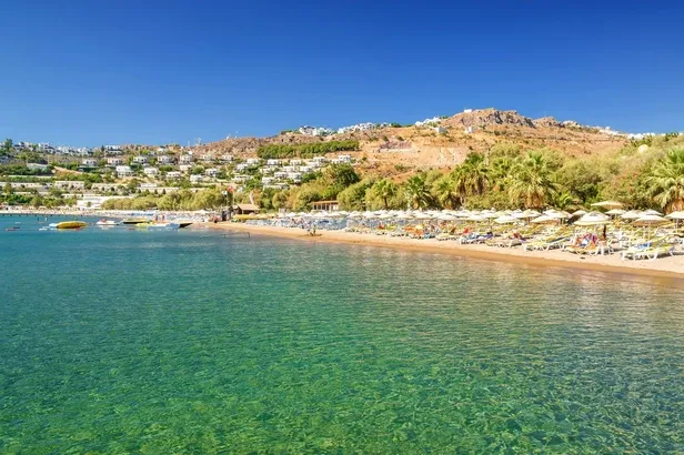 1656789401199.jpeg Bodrum ve Alaçatı’daki beachlerde soygun devam ediyor! Fırsatçılıktan bezen tatilciler soluğu halk plajında aldı-4