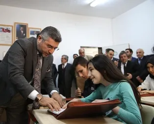 TDVden görme engelli öğrencilere Kuran-ı Kerim okuma cihazı