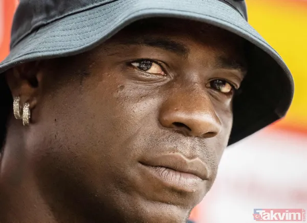 Balotelli İsviçre'yi karıştırdı! İtalyan yıldız Basel ile Sion karşılaşmasında saha kenarına gelirken cinsel organını çıkarıp... - 11