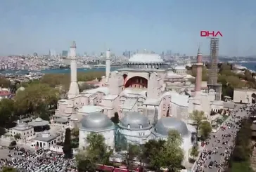 Ayasofya Camii'nde cuma namazı yoğunluğu