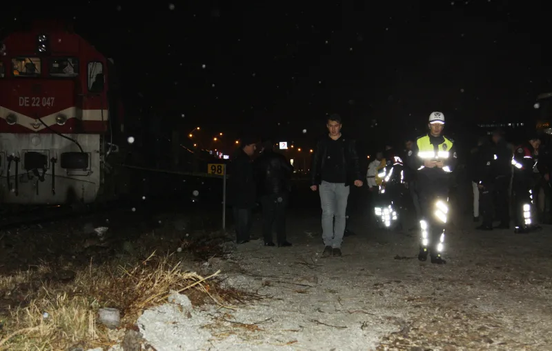 Çankırı'da bir kişi trenin altında kaldı - 4