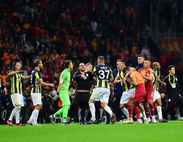 Topyekün disipline | Galatasaray - Fenerbahçe derbisinde çıkan kavganın faturası ağır olacak-1