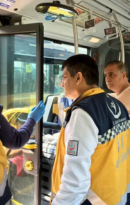 Metrobüs kaza yaptı! Yaralılar var