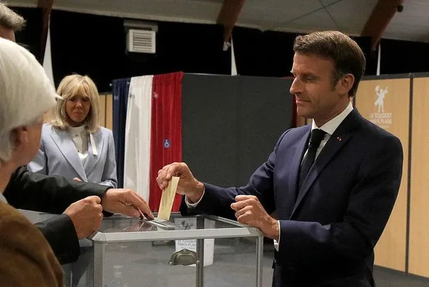 Fransa'da Macron'a büyük şok! Temizlik işçisi Rachel Keke eski Fransa Spor Bakanı Roxana Maracineanu'yu yenerek milletvekili seçildi-7