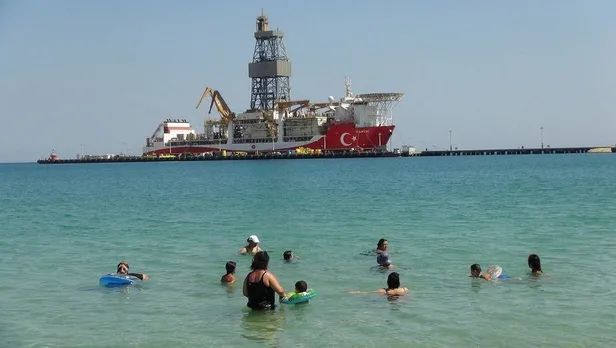 Kanuni göreve hazır: Kırmızı beyaza boyandı, Türk bayrağı işlendi - 2