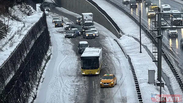 İstanbul’da kar yağdı trafik kilitlendi! İETT otobüsleri yine yolda kaldı - 9