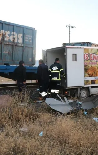 Afyonkarahisar’ın Sandıklı ilçesinde hemzemin geçitte faciadan dönüldü