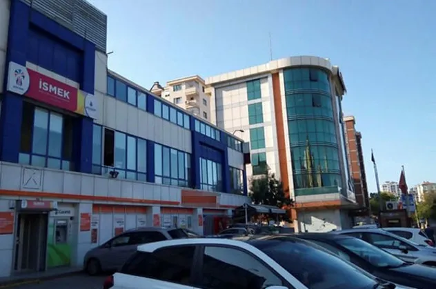 CHP'li İBB'nin deprem yalanı boşa çıktı! ‘Deprem riski var’ diye İSMEK’i kapattıkları binada İSPER hala açık
