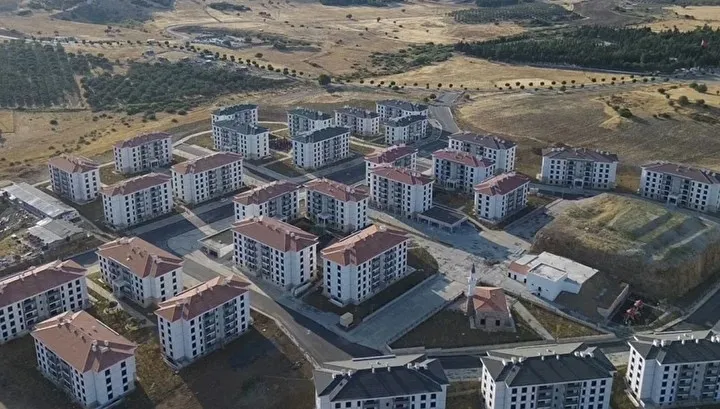 adiyamanda-yeni-yuva-heyecani-5-bin-41-konut-icin-kura-cekildi-1783273920192.jpeg Adıyaman’da yeni yuva heyecanı: 5 bin 41 konut için kura çekildi-10