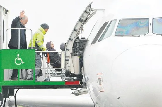 17-yasindaki-cam-kemik-hastasi-hilmi-aydin-bir-grup-saldirganin-hedefi-oldu-ben-seni-zevk-icin-dovuyorum-1670111764858.jpeg 17 yaşındaki cam kemik hastası Hilmi Aydın bir grup saldırganın hedefi oldu: Ben seni zevk için dövüyorum-5