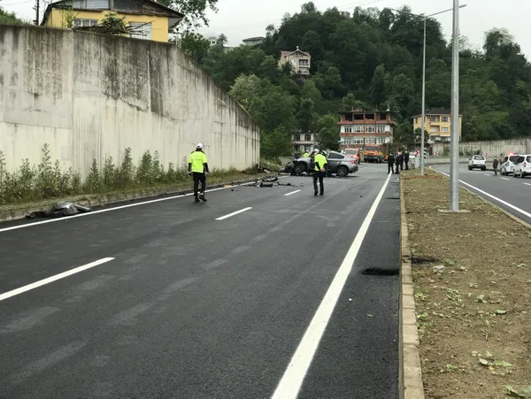 son-dakika-milyonluk-trafik-kazasi-1-olu-1-yarali-1621849806413.jpg SON DAKİKA: Rize'de milyonluk trafik kazası! 1 ölü 1 yaralı-8