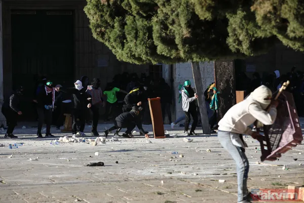 İsrail'in baskın düzenlediği Mescid-i Aksa'da 60 bin kişi cuma namazı kıldı! - 18