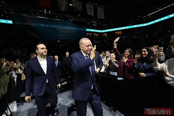 Sahnede ne konuştular? Sagopa Kajmer'den Başkan Erdoğan'a teşekkür: "Üç şarkımı dinledi, beni mutlu etti" - 4