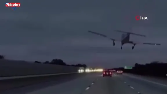 ABD'de uçak seyir halindeki araca çarptı