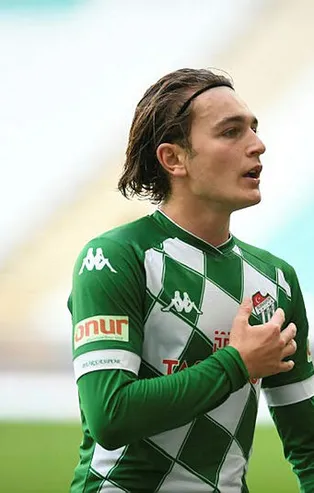 Bursaspor’da kadro dışı bırakılan Ali Akman’da flaş gelişme