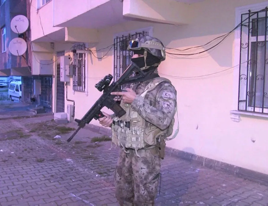 Sahte dolar operasyonu! Bankayı bile dolandırmışlar