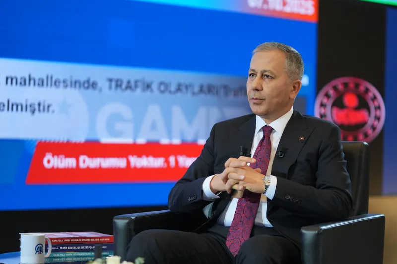 son-dakika-bakan-yerlikaya-acikladi-surucu-belgelerini-yenilemek-icin-21-gun-1760096449398.jpg (AA)