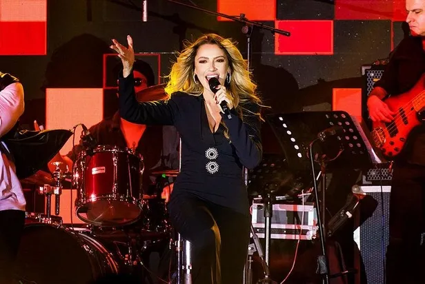 hadise-ile-bosanma-dedikodulari-arasinda-yeni-mekanini-acti-mehmet-dincerler-sorular-karsisinda-tek-kelime-dah-1662925986915.jpeg