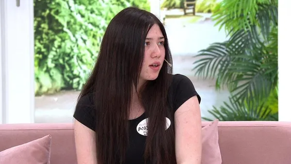 ayse-seymaya-esra-erolda-buyuk-surpriz-seyirci-tek-yurek-oldu-genc-kiz-gozyaslarina-boguldu-1653668312335.jpg Ayşe Şeyma’ya Esra Erol’da büyük sürpriz! Seyirci tek yürek oldu genç kız gözyaşlarına boğuldu-3