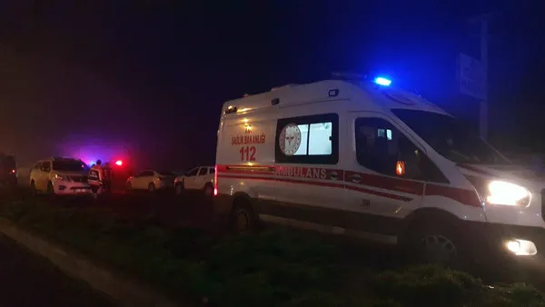 Son dakika: Diyarbakır'da polis servisine bombalı saldırı: 9 memur yaralandı-13
