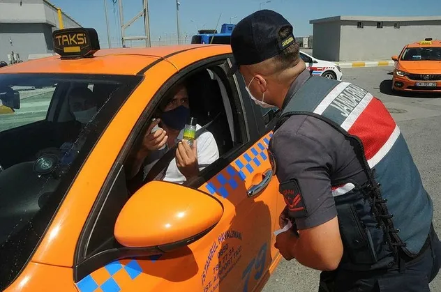 Son dakika: İstanbul Havalimanı'nda Kovid-19 denetimi! Araçlar tek tek durduruldu