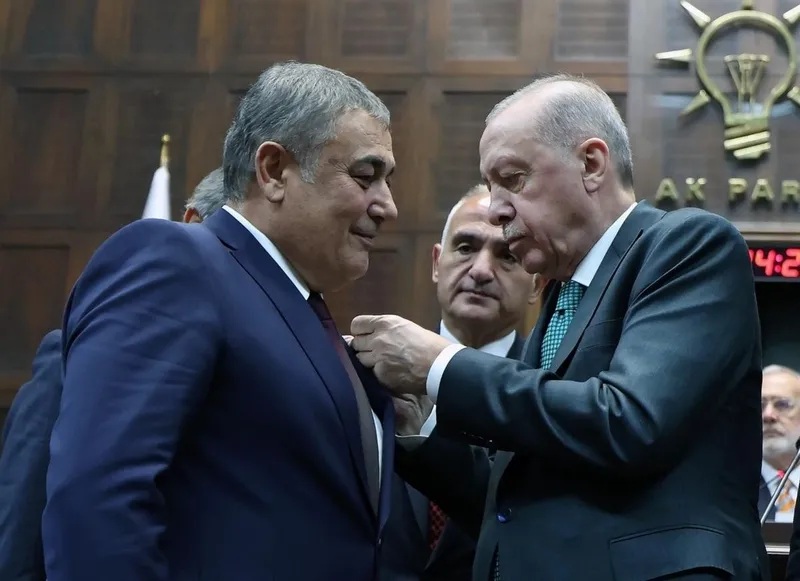 serik-belediye-baskani-kadir-kumbul-chpden-istifa-etti-1776195942269.jpeg Serik Belediye Başkanı Kadir Kumbul CHP’den istifa etti: AK Parti’ye geçeceği iddia edildi-4