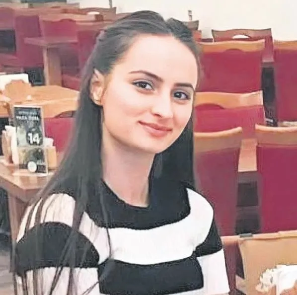 84 yaşındaki Mustafa dede genç meslektaşları ile mazbatasını aldı!-6