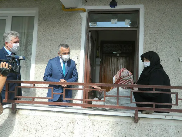 kirklareli-valisi-nisan-ayindan-3-kat-kotu-durumdayiz-1602680772393.jpg Kırklareli Valisi: Koronada nisan ayından 3 kat kötü durumdayız-5