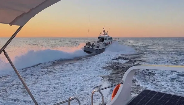 yunan-sahil-guvenliginden-turk-balikci-teknesine-taciz-balikci-geri-adim-atmadi-ne-olursa-olsun-avlanacagiz-1663418205805.jpeg Yunan Sahil Güvenliğinden Türk balıkçı teknesine taciz! Balıkçı geri adım atmadı: Ne olursa olsun avlanacağız-2