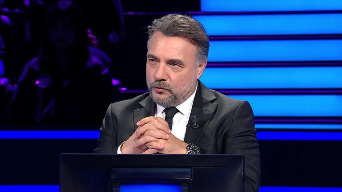 Alexandre Dumas'nın "Üç Silahşor" adlı romanındaki üç silahşorun adında yer alan ortak harf hangisidir?