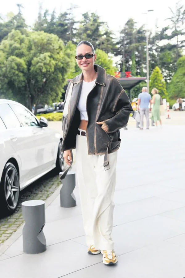 oglu-efehan-ve-kizi-alina-ile-objektiflere-poz-veren-almeda-abaziden-itiraf-simarik-degiller-1686338986528.jpeg Almeda Abazi ile Tolgahan Sayışman'ın kızı Alina iki yaşına bastı! | İki çocuğa bakmanın zorluklarını anlatan Abazi: 'Şımarık..."-2