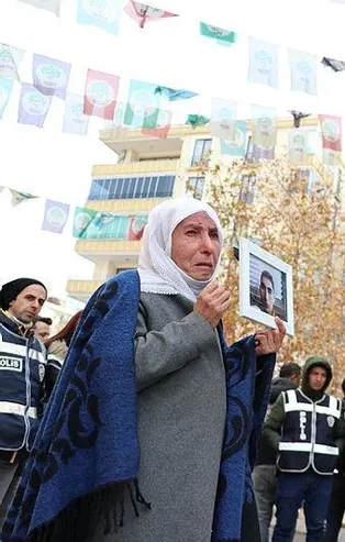 Diyarbakır anneleri HDP'lilere tepki gösterdi: HDP Kürtlerin düşmanı