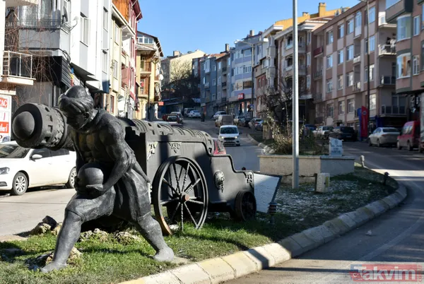 Edirne'de yol ortasında mezarlar! Mahalleli gözleri gibi bakıyor - 11